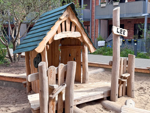 Spielanlage mit Kleinkindbereich