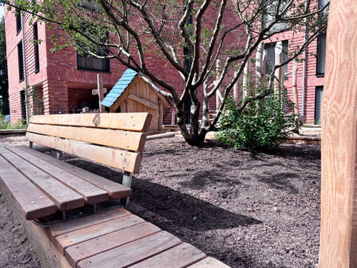 Spielanlage mit Kleinkindbereich