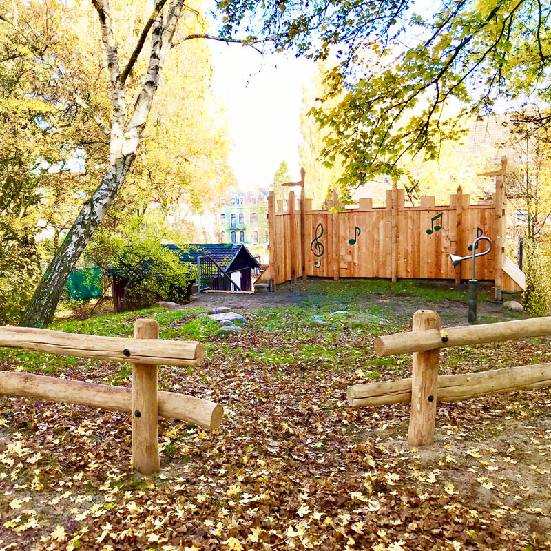 Burg in der Kita Bissingstr / Sitzzaun